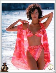 000000047300_yasmeen_ghauri_fullsize.jpg