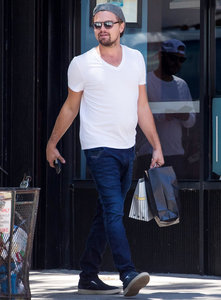 061016-leo-dicaprio-street-lead-new.jpg