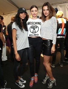 3525036300000578-3636334-Catwalk_queens_Chanel_Ima.jpg