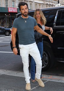3588CD1400000578-3653686-Looking_good_The_couple_who_just_recently_holidayed_in_The_Baham-m-18_1466570595279.jpg