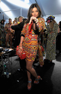 Miranda+Kerr+Moschino+Spring+Summer+17+Menswear+sAAfhd7szcfx.jpg