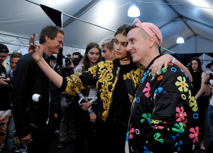 Kaia+Gerber+Moschino+Spring+Summer+17+Menswear+al3D7a1gwjWx.jpg