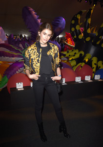 Kaia+Gerber+Made+LA+Moschino+Show+hYN89mlXYFPx.jpg
