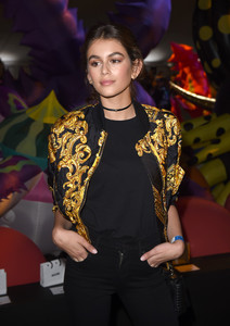 Kaia+Gerber+Made+LA+Moschino+Show+LZ_a6YR4NAbx.jpg
