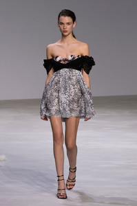 Giambattista+Valli+Spring+2016+lRsrvtVoqhGx.jpg