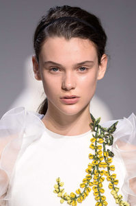 Giambattista-Valli-Spring-Summer-2016-Paris-4259-1453752292-bigthumb 6.jpg