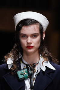 Prada+Fall+2016+Details+XmbiglQ_ywkx.jpg