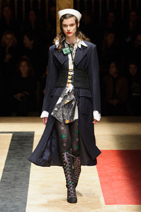 Prada+Fall+2016+M3YZq_Ua6rLx.jpg