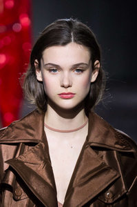 Nina+Ricci+Fall+2016+Details+oR4dA23_-oyx 0.jpg
