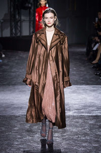 Nina+Ricci+Fall+2016+Details+oR4dA23_-oyx 1.jpg