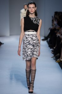 Giambattista+Valli+Fall+2016+3Lu67A55oa4x 4.jpg