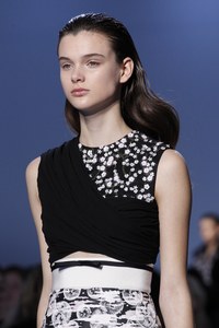 Giambattista+Valli+Fall+2016+3Lu67A55oa4x 5.jpg