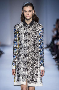 Giambattista+Valli+Fall+2016+3Lu67A55oa4x 8.jpg