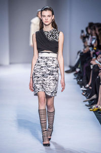Giambattista+Valli+Fall+2016+3Lu67A55oa4x 11.jpg