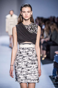 Giambattista+Valli+Fall+2016+3Lu67A55oa4x 14.jpg