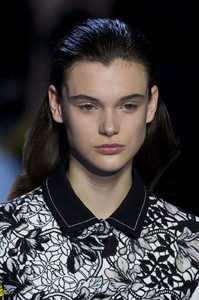 Giambattista+Valli+Fall+2016+Details+yweduk6puwLx.jpg