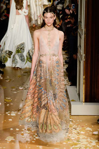Valentino-Couture-Spring-Summer-2016-Paris-7249-1453921150-bigthumb 0.jpg