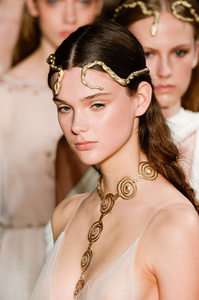 Valentino-Couture-Spring-Summer-2016-Paris-7249-1453921150-bigthumb 4.jpg