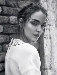 Zuzanna-Bijoch-LOfficiel-Turkey-Koray-Birand-+(3).jpg