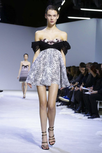 Giambattista-Valli-Spring-Summer-2016-Paris-4259-1453752292-bigthumb.jpg