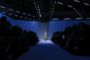 Giambattista-Valli-To-Wear-Fall-Winter-2016-Paris-6870-1457355166-bigthumb.jpg
