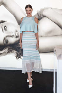 Miranda-Kerr--Promotes-her-KORA-Organics-skincare-products--06.jpg