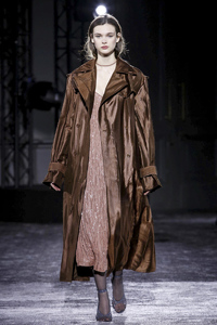 Nina-Ricci-Ready-To-Wear-Fall-Winter-2016-Paris-9151-1457207972-bigthumb.jpg