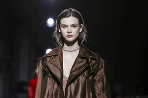 Nina-Ricci-Ready-To-Wear-Fall-Winter-2016-Paris-9154-1457207977-bigthumb.jpg