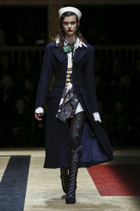 Prada-Ready-To-Wear-Fall-Winter-2016-Milan-2822-1456424631-bigthumb.jpg