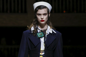 Prada-Ready-To-Wear-Fall-Winter-2016-Milan-2823-1456424634-bigthumb.jpg