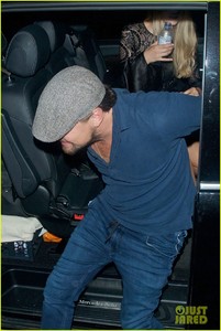 leonardo-dicaprio-spends-the-night-out-with-female-friends-03.jpg