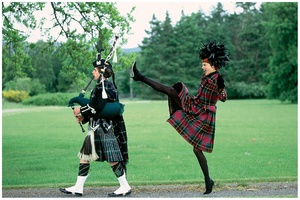 linda-evangelista-in-oscar-de-la-renta-gets-a-kick-out-of-tartan-arthur-elgort-shoot-1991.jpg