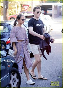 michael-fassbender-alicia-vikander-go-on-dinner-date-in-australia-03.JPG