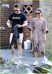 michael-fassbender-alicia-vikander-go-on-dinner-date-in-australia-05.JPG