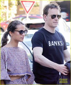 michael-fassbender-alicia-vikander-go-on-dinner-date-in-australia-07.jpg