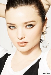 self-directed-with-miranda-kerr-1796385-1465318214.640x0c.jpg