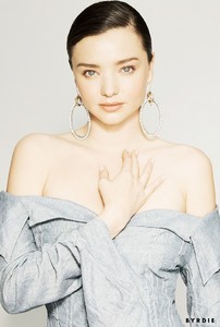 self-directed-with-miranda-kerr-1796386-1465318214.640x0c.jpg