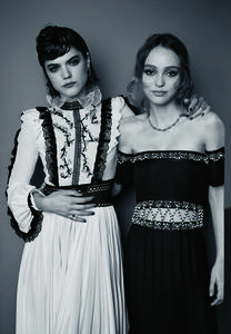 soko-et-lily-rose-depp.jpg