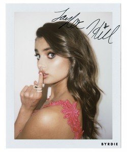 taylor-hill-shares-her-diet-and-fitness-routine-it-involves-cheetos-1789104-1464738625.970x0c.jpg