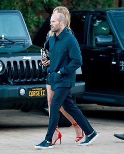 Rosie+Huntington+Whiteley+Celebrities+Dine+meHvf7A0NiXx.jpg