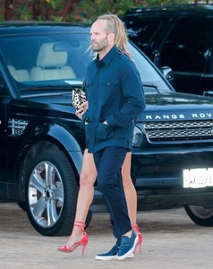 Rosie+Huntington+Whiteley+Celebrities+Dine+wh5jgRpgIfCx.jpg