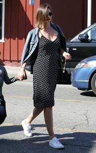 Miranda Kerr stuns shoppers in Brentwood July 14-2016 006.jpg