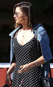Miranda Kerr stuns shoppers in Brentwood July 14-2016 011.jpg