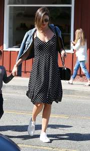 Miranda Kerr stuns shoppers in Brentwood July 14-2016 012.jpg