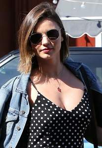 Miranda Kerr stuns shoppers in Brentwood July 14-2016 013.jpg