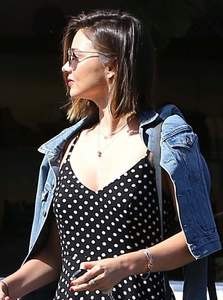 Miranda Kerr stuns shoppers in Brentwood July 14-2016 018.jpg