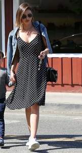Miranda Kerr stuns shoppers in Brentwood July 14-2016 023.jpg