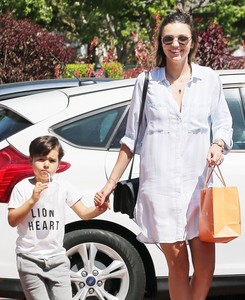 Miranda+Kerr+Son+Flynn+Seen+Out+Malibu+FrmtvOOWj_6l.jpg