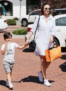 Miranda+Kerr+Son+Flynn+Seen+Out+Malibu+s5h1E7InY3ix.jpg