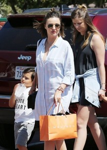 Miranda+Kerr+Son+Flynn+Seen+Out+Malibu+Zi_StQmM0-7l.jpg